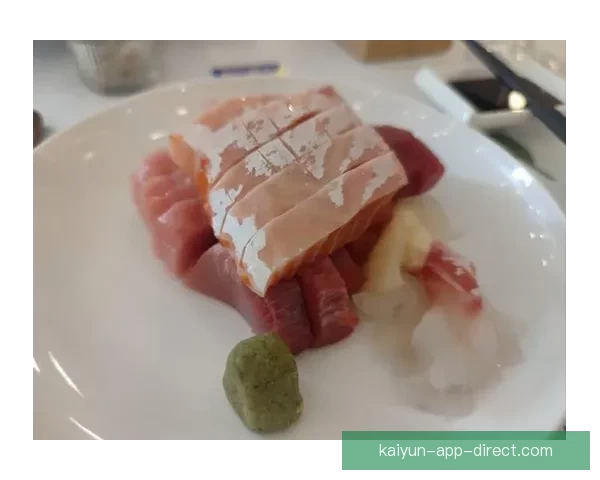 本西蒙斯转战钓鱼领域挑战极限成功晒出金枪鱼钓获喜悦